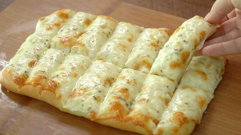Pane al formaggio e aglio con salsa al miele: ricetta facile