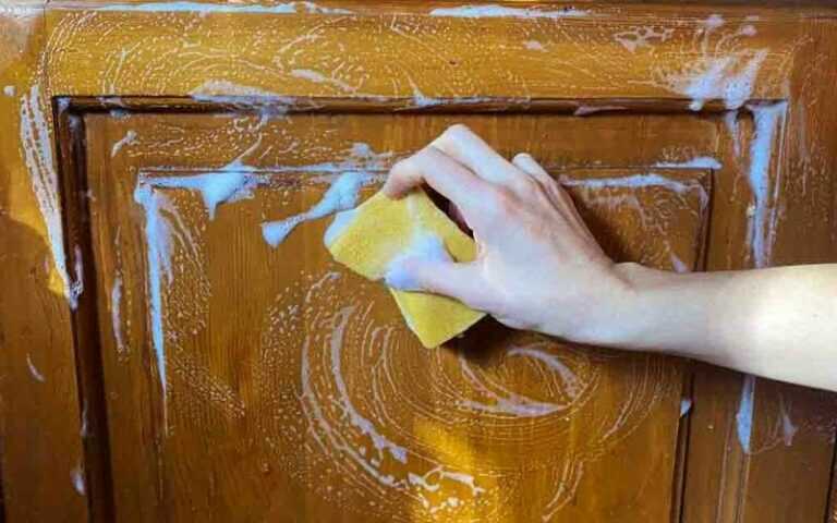 4 Effective Ways to Degrease Kitchen Cabinets!