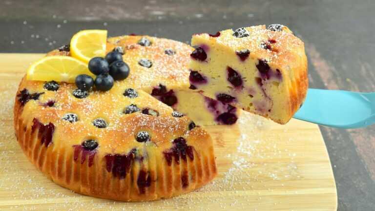 Gâteau au citron, au yaourt et aux myrtilles. Un gâteau maison simple et délicieux !