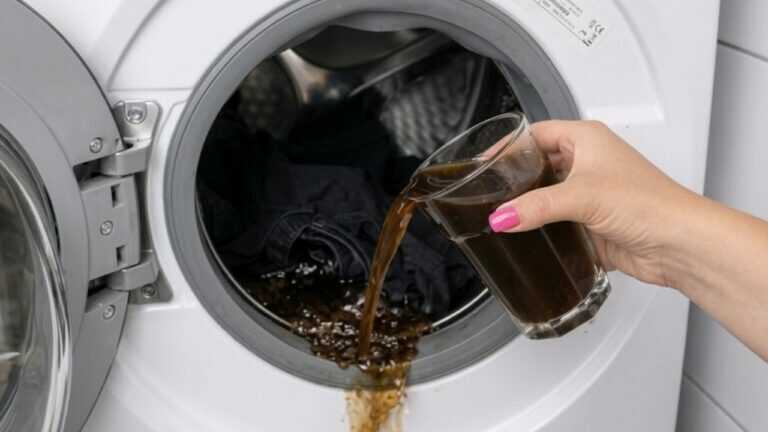Vos vêtements noirs semblent délavés ? Essayez CETTE astuce de lavage