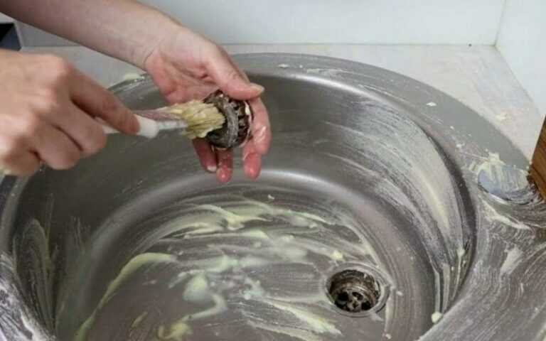 Waschbecken: Mit nur zwei Zutaten reinigen und wieder zum Glänzen bringen!