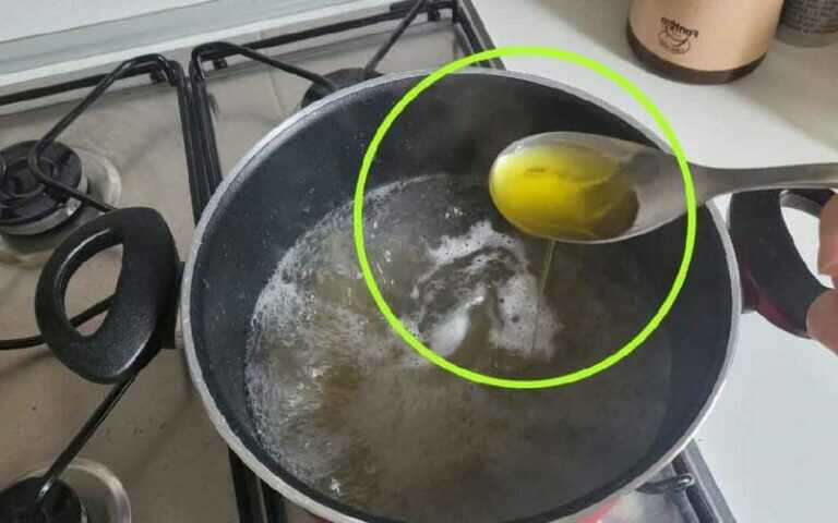 Una cucharada de aceite de oliva en el agua de la pasta: el truco de las abuelas