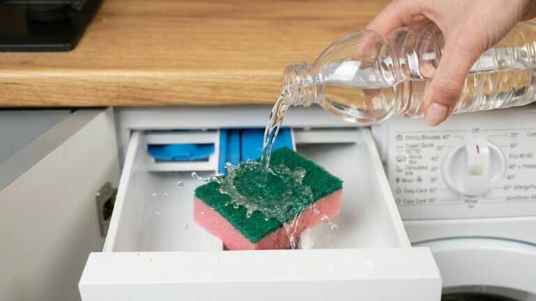 Riecht deine Waschmaschine unangenehm? Dieses Teil muss gründlich gereinigt werden