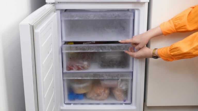 Ich stopfe DAS in jede Lücke im Gefrierschrank. Meine Stromrechnung sinkt sofort