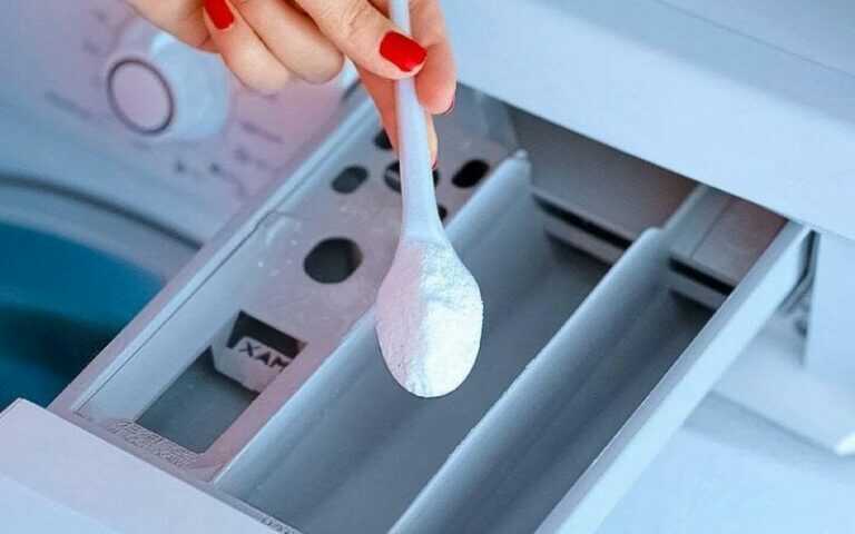 Addio muffa e calcare nel cassetto della lavatrice con questo trucco!