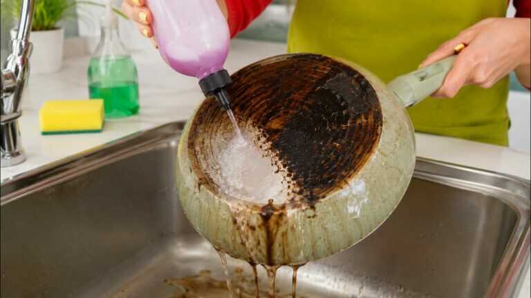 How to Quickly Clean a Burnt Pan (Grease, Rust and Black Deposits GONE!)