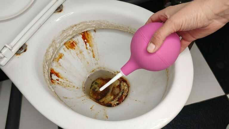 Make Your Toilet Shine in One Minute! How to Remove Limescale From Your Toilet