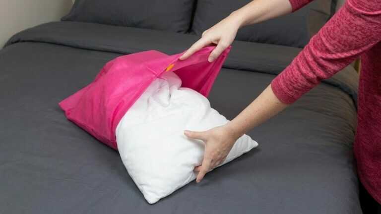 Mettez un oreiller dans un sac-poubelle : cette astuce est étonnante !