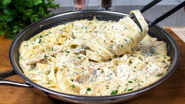Nigdy nie jadłem tak pysznego makaronu! Słynne fettuccine Alfredo z piersią kurczaka