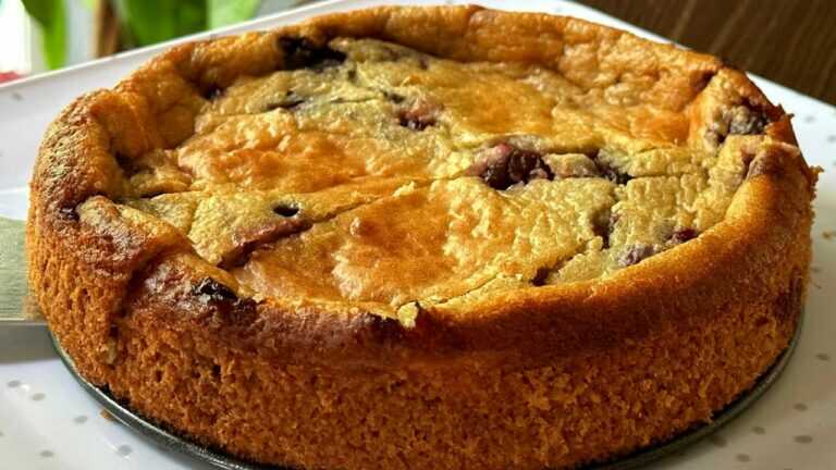 Prendi i fiocchi d’avena, mescola tutto e ottieni una torta sana e leggera!